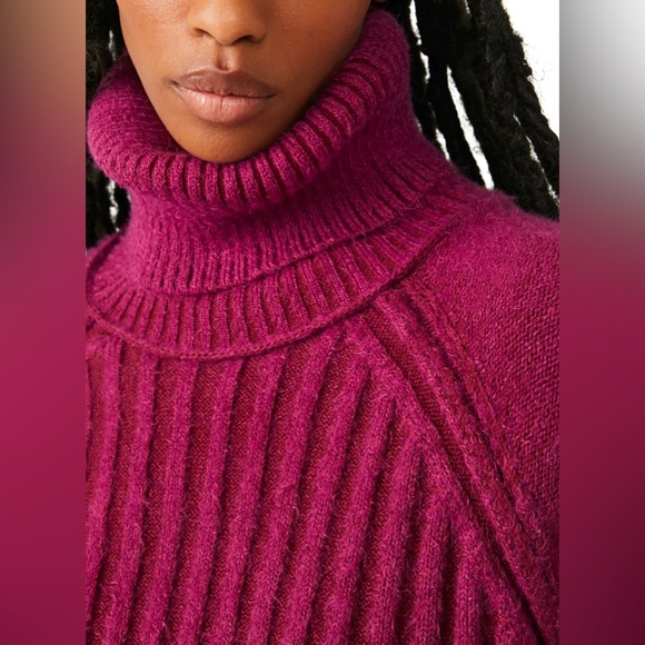 NEW FREE PEOPLE - Cozy Turtleneck w/ oversized fit Size Small - Picture 2 of 7